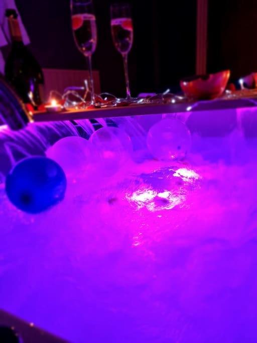 Royal Room jacuzzi haut de gamme centre ville Mulhouse Extérieur photo